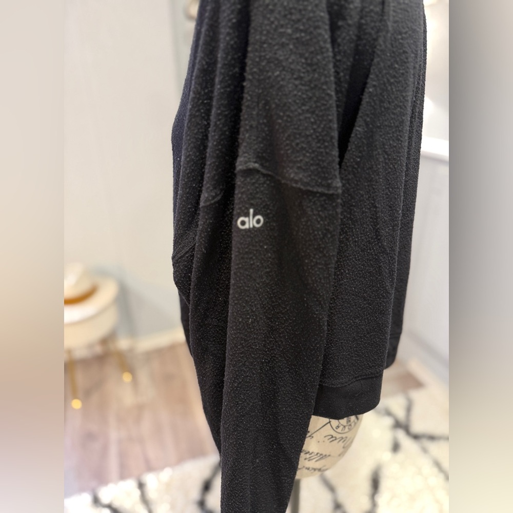 Alo Yoga Alolux Soho Cropped Henley – Black – Size Small - Picture 7 of 7